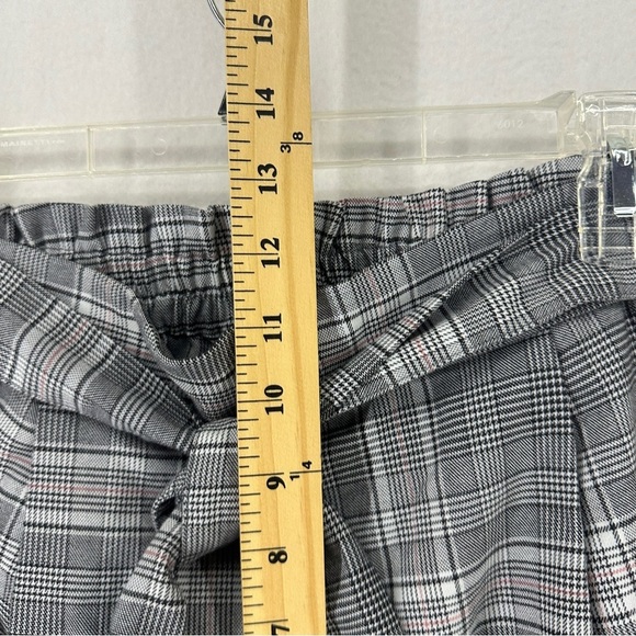 Divided Plaid Tie Waist Pocket Shorts Size 4 Gray - Picture 6 of 10
